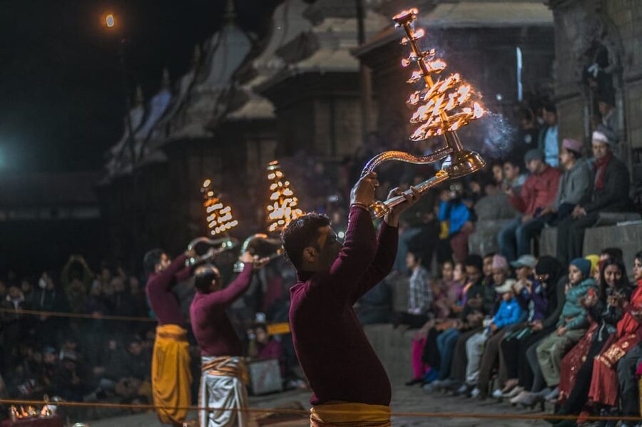 Kathmandu: Pashupatinath Temple Aarti Night Tour - The Aarti Ceremony Beside the Bagmati