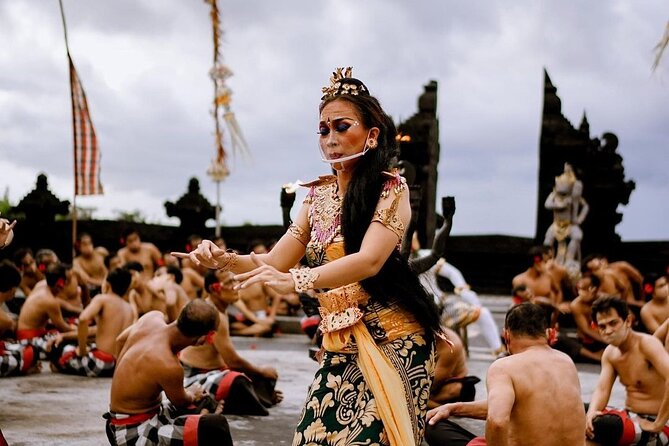 Kecak and Fire Dance Ticket at Uluwatu Temple - Getting into the theater can be the hardest part