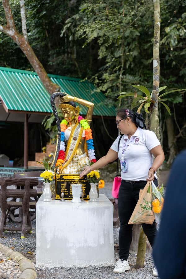 Khao Lak: 3 Temples Full Day Tour w/Lunch & Hotel Transfer - The real value of the $83 price