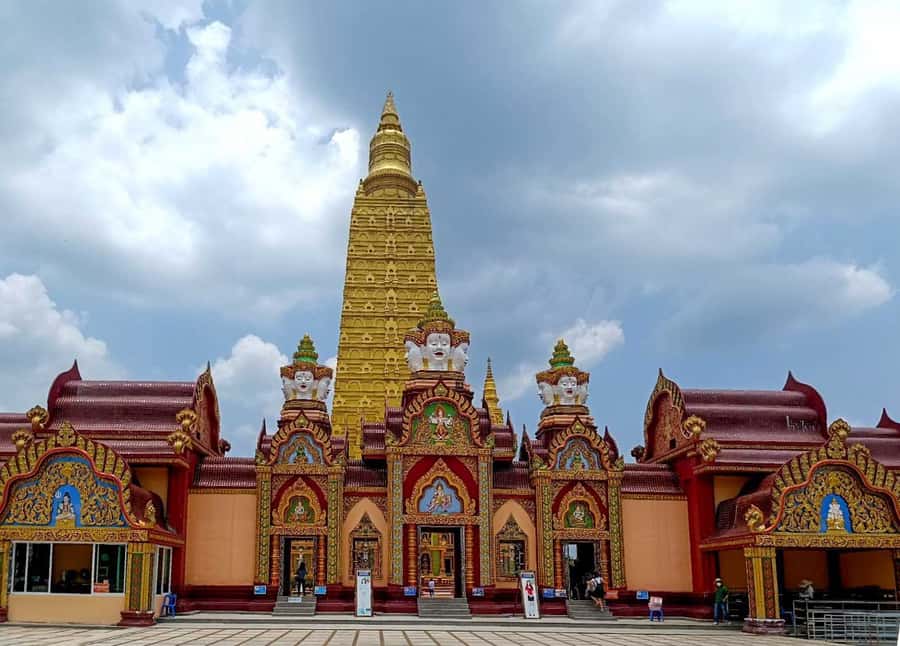Khao Lak: Three Temples Tour in Phang Nga - A Thai lunch that gives the day a proper pause