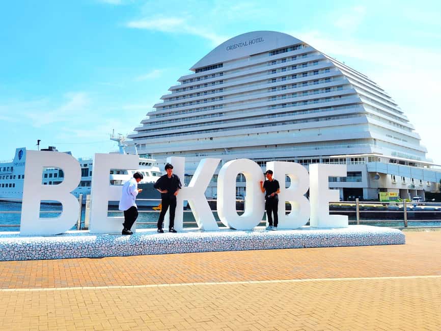 Kobe: Kobe City Highlights Guided Tour - Shrine, Port, Tower - The short walk into Nankinmachi