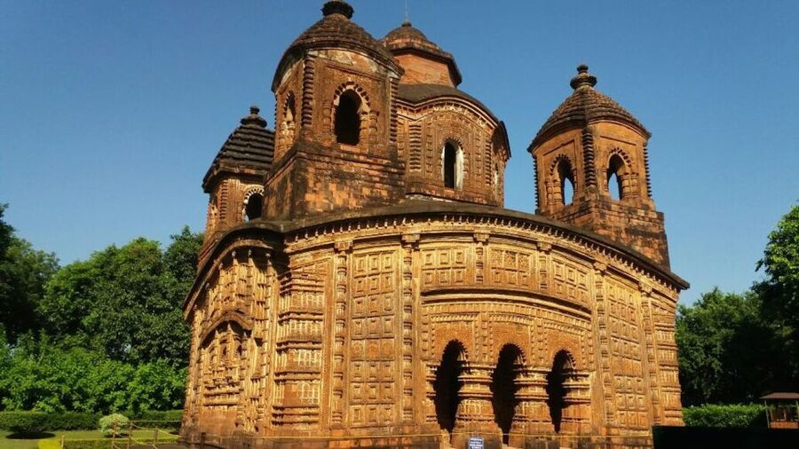Kolkata: Bishnupur Terracotta Temples Day Trip with Weavers - The day in practical terms