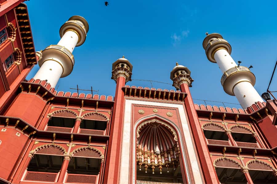 Kolkata: Full-Day Spirituality & Temples Tour - Nakhoda Masjid shows another side of the city