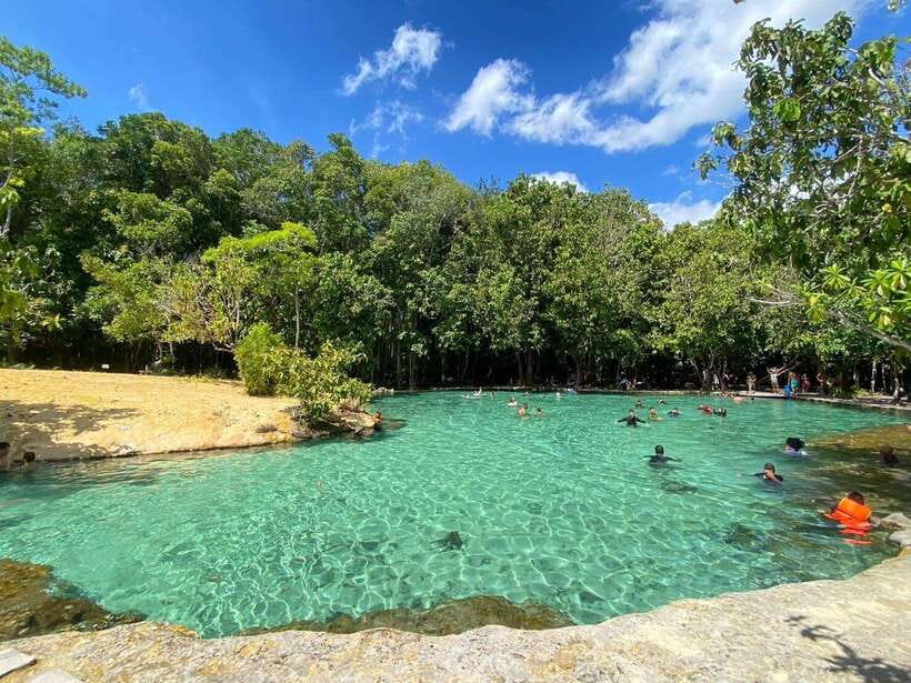 Krabi: Tiger Cave Temple, Emerald Pool and Hot Springs Tour - Monkeys, dress codes, and temple manners