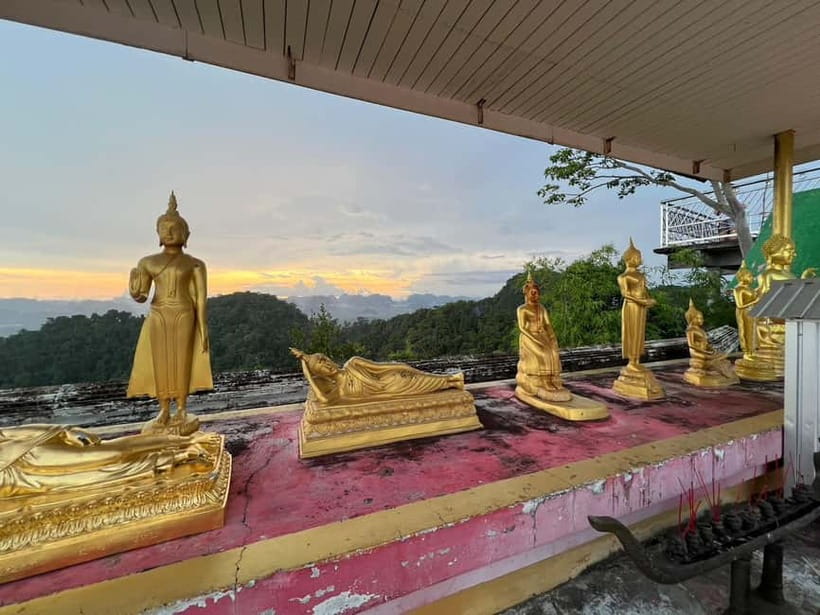 Krabi: Tiger Cave Temple Sunset Tour - Monkeys and the value of having a guide
