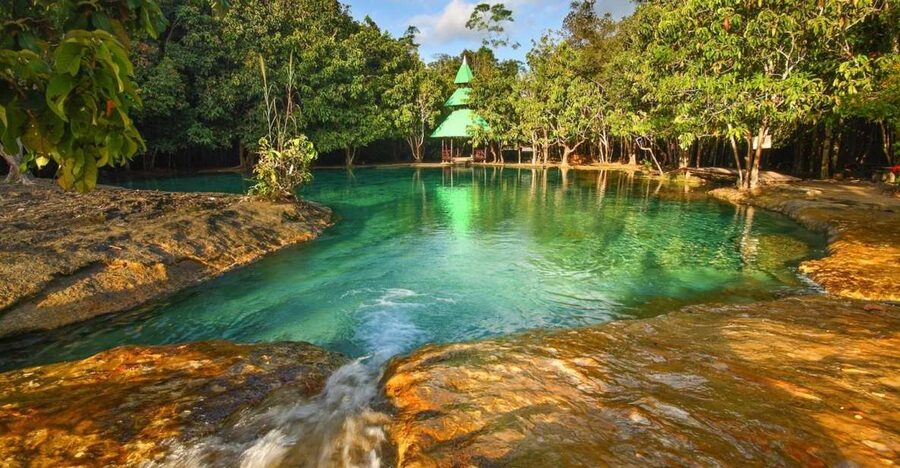Krabi: Tiger Temple, Hot Springs & Crystal Pool Jungle Tour - Walking into the Emerald Pool
