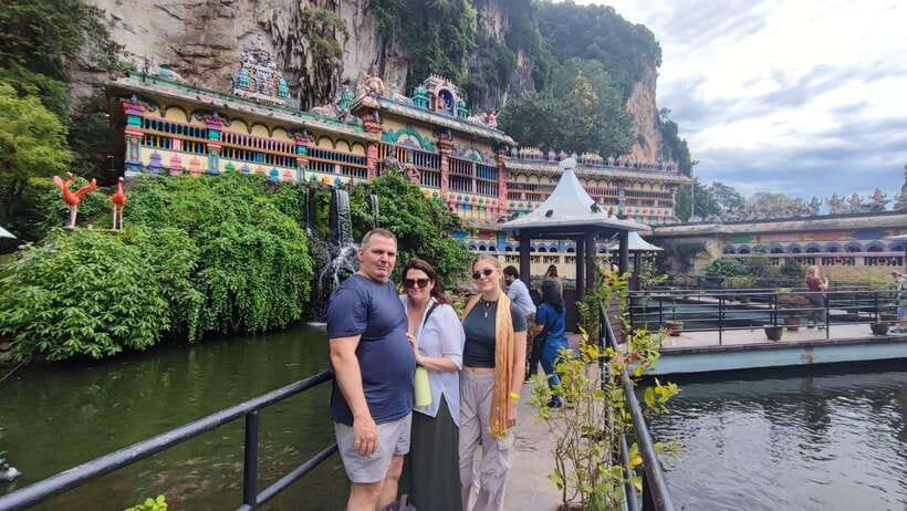 Kuala Lumpur: Batu Caves, Thean Hou Temple & National Mosque - Reading the details at Thean Hou Temple