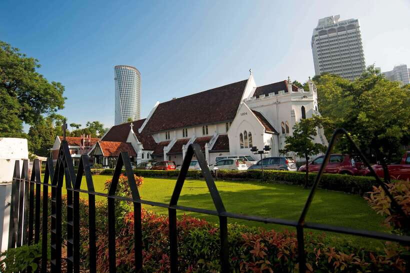 Kuala Lumpur: Temple & Shrine Private Half Day Tour - Thean Hou Temple’s carved details and hilltop views