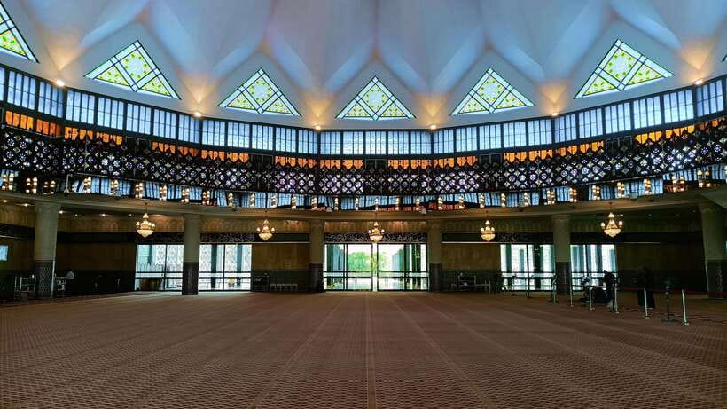 Kuala Lumpur: Temple & Shrine Private Half Day Tour - Buddhist Maha Vihara and its Sri Lankan design