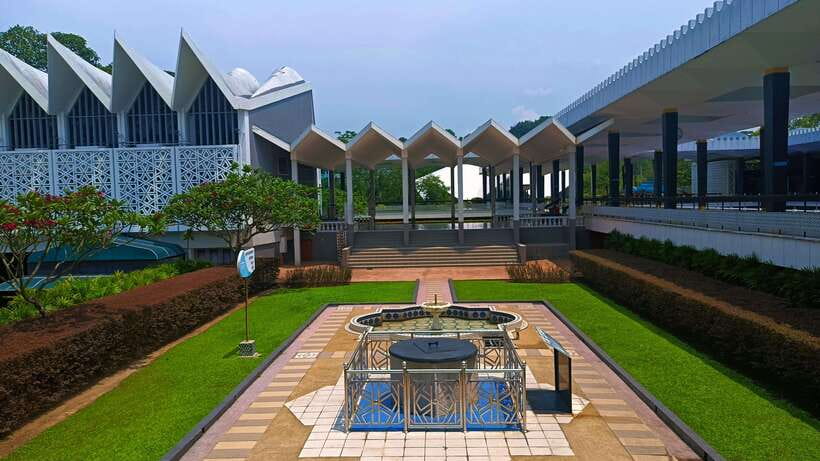Kuala Lumpur: Temple & Shrine Private Half Day Tour - A Sikh welcome at Gurdwara Sahib