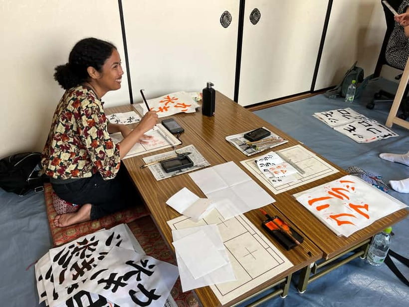 Kyoto: Calligraphy class at Buddhist temple in city center - Group size, languages, and the pace of instruction