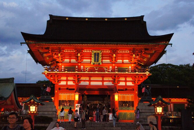 Kyoto: Fushimi Inari Shrine Walking Tour - Why the 6pm start can work well