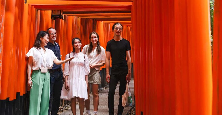 Kyoto: Fushimi Inari Taisha Shrine Walking Tour with Guide - Entering Fushimi Inari Taisha