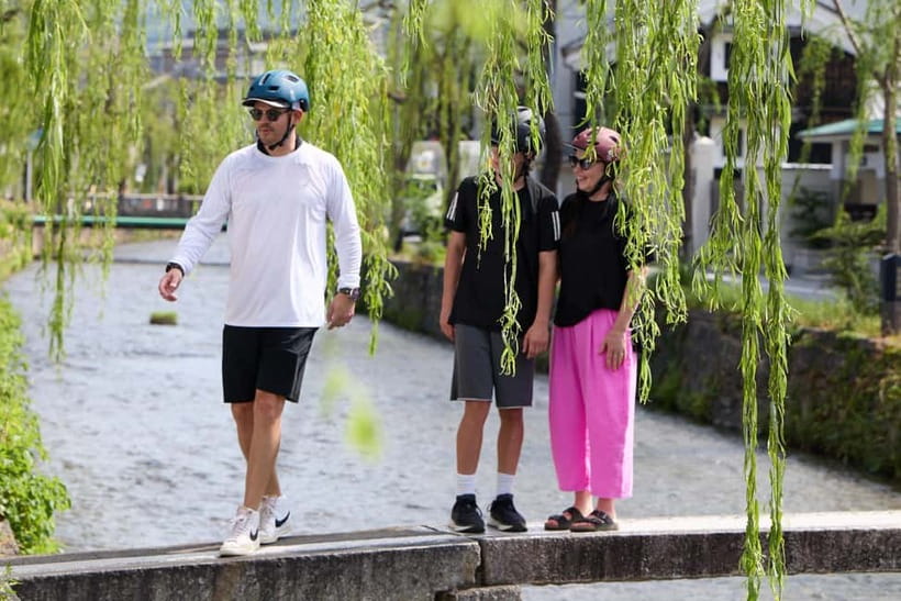 Kyoto: Hidden Gems E-Bike Tour Through Backstreets & Temples - Starting in Gion, where old Kyoto meets the modern city