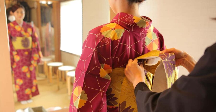 Kyoto : Kiyomizu-dera Temple : kimono and Indoor photo shoot - Walking from Kiyomizu-michi bus stop