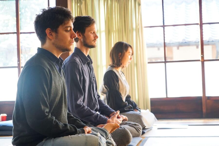 Kyoto: Zen Meditation and Garden Tour at a Temple with Lunch - One hour of zazen at Shōrin-ji