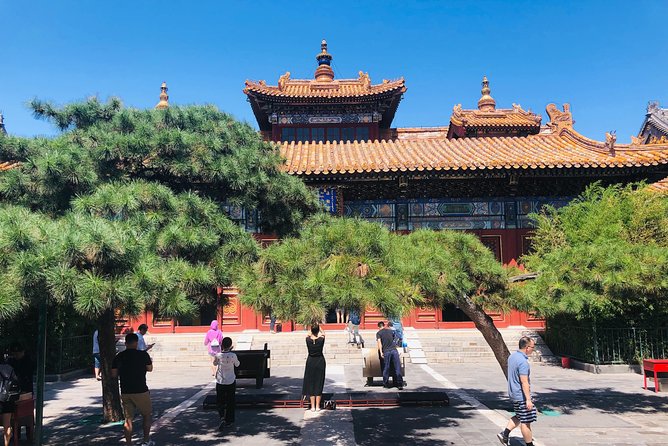 Lama Temple, Hutong and Silk & Pearl Market Private Day Tour - Guides, language, and getting around Beijing