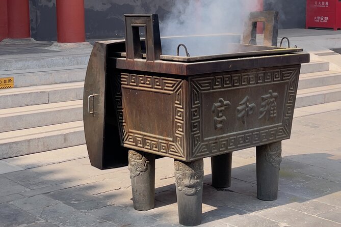 Lama Temple Tour with Tickets: Beijing's Hidden Mystical World - Choosing between Drum Tower views and Ditan Park