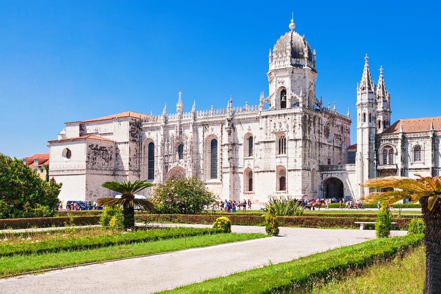 Lisbon: Belem Tour with Pastéis at Jerónimos Monastery - Crossing toward the Tagus River