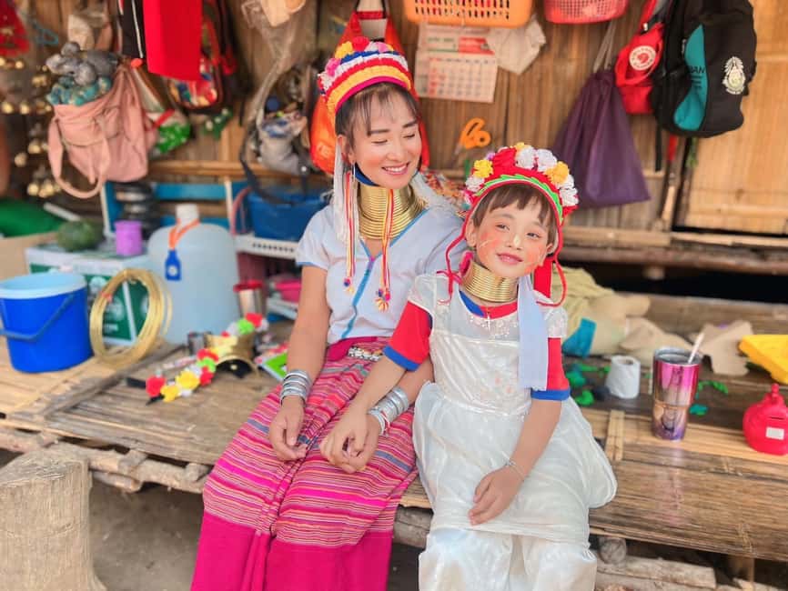 Long Neck Village, Silver Temple & Chiang Mai Top Sites - Meeting the Karen Padaung community