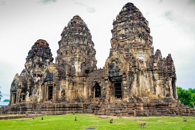 Lopburi Monkey Temple & Ayutthaya Old City Tour From Bangkok - Phra Prang Sam Yot and Lopburi’s unpredictable monkeys