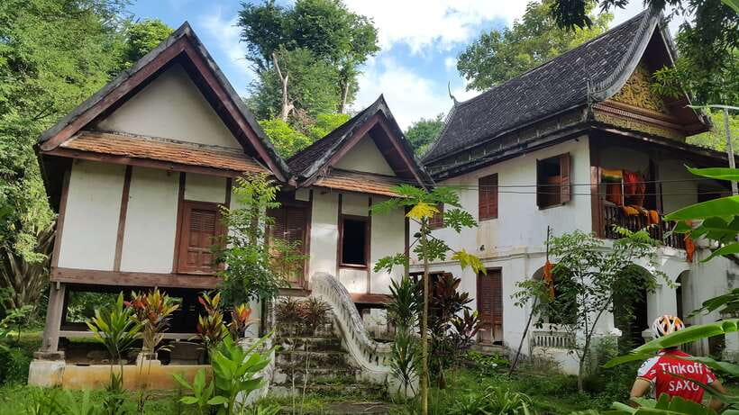 Luang Prabang: Pottery Workshop & Wat Chomphet cycling Tour - Lunch at Ban Nakham and the local family setting