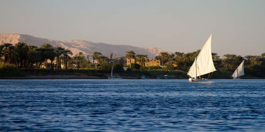 Luxor: Tour to Edfu Temple & Lunch & Felucca & Entrance Fees - Meeting the guide at the Temple of Horus