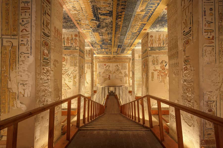 Luxor: Valley of the Kings and Hatshepsut Temple Day Tour - The Colossi of Memnon: a short but worthwhile stop
