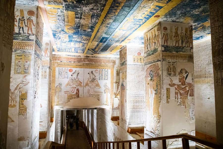 Luxor: Valley of the Kings and Hatshepsut Temple Day Tour - Lunch at a local restaurant