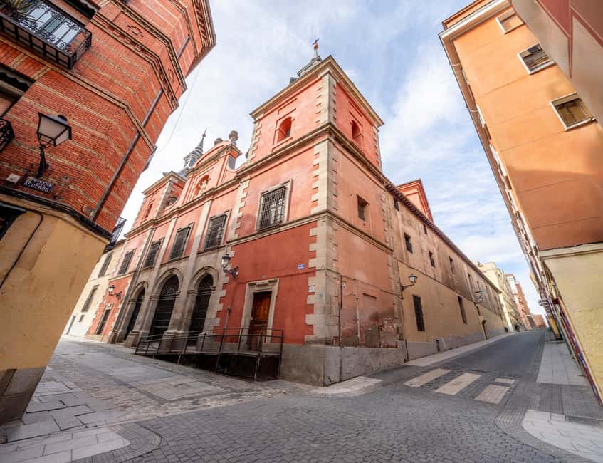 Madrid: Entrance to the Monastery of Las Comendadoras de Santiago - A quieter side of Madrid’s religious history