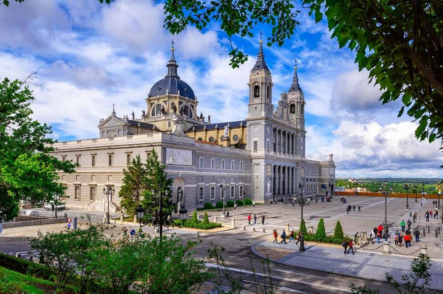 Madrid Must-see with Atardeder at the Debod Temple - A fast introduction to Madrid’s historic center