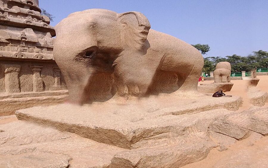 Mahabalipuram and Kanchipuram Private Caves & Temples Tour - Lunch by the coast, with an extra bill
