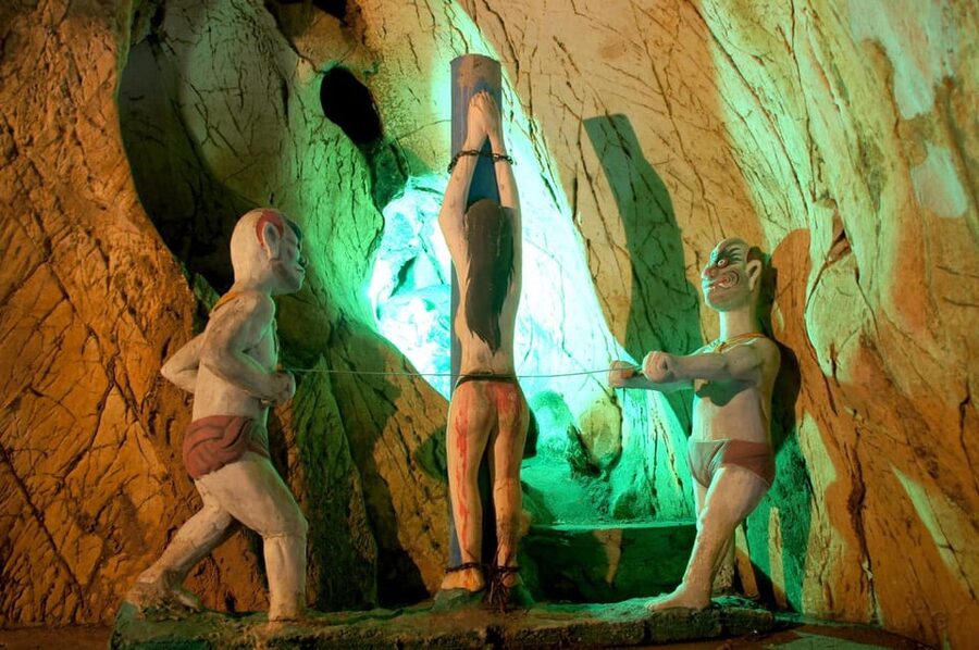 Marble Mountains, Am Phu Cave, Linh Ung Pagoda Group Tour - Guides, vans, and the pace of the day