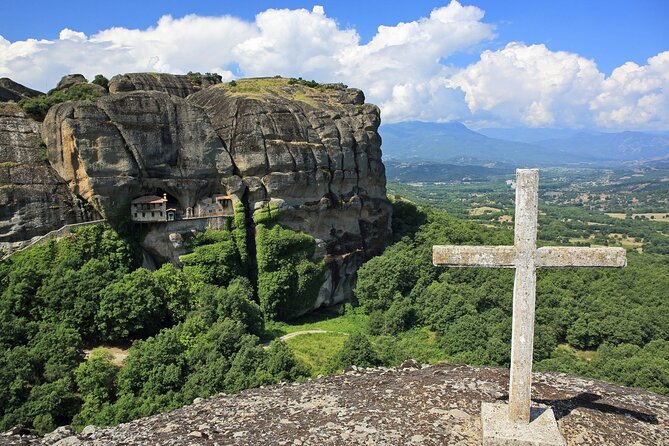 Meteora: Hiking Tour with Local Guide and Monastery Visit - Why hiking shows you a different Meteora