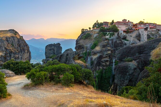 Meteora: Hiking Tour with Local Guide and Monastery Visit - St. Dimitrios and the caves of former hermits