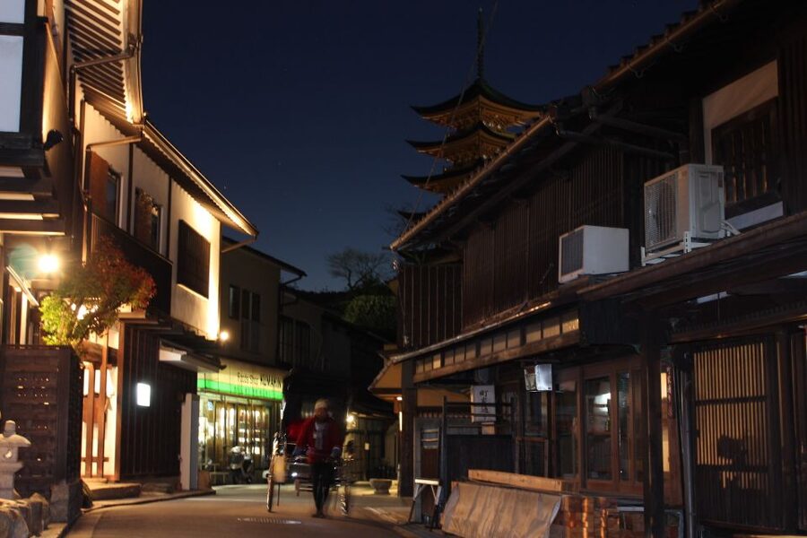 Miyajima: Private Rickshaw Tour to Itsukushima Shrine - Senjokaku Shrine on the 130-minute tour