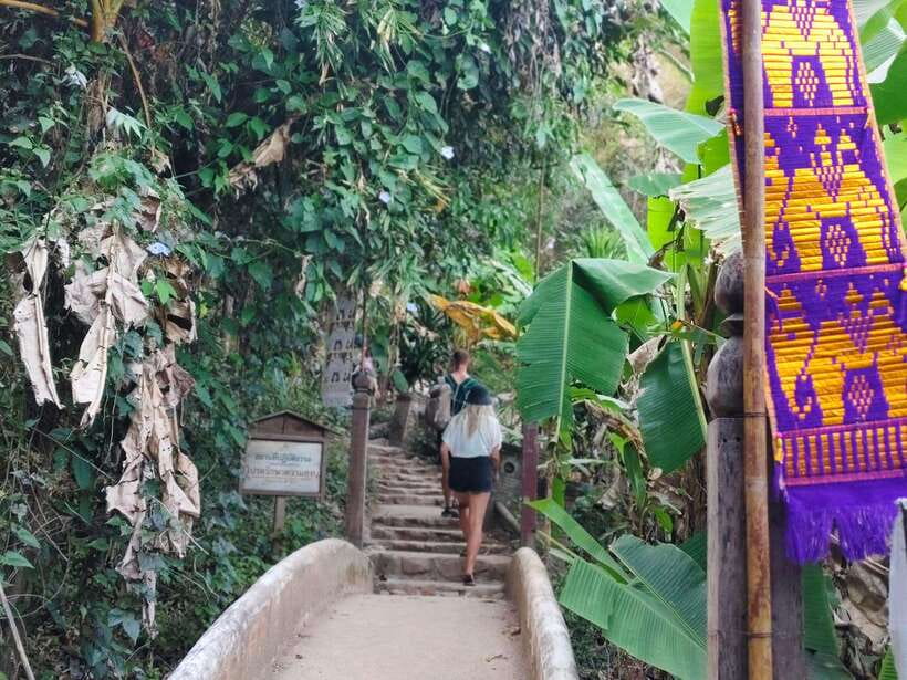 Monk trails hike, Wat Phalat, Monk chanting, Wat Doi Suthep. - What the guide brings to the experience