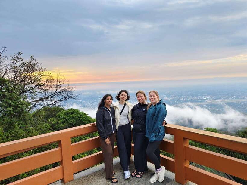 Monk trails hike, Wat Phalat, Monk chanting, Wat Doi Suthep. - Wat Pha Lat, a temple with time to breathe