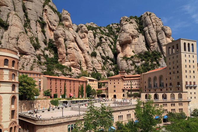Montserrat Monastery and Sagrada Familia Tour with Liquor Tasting - The early ride to Montserrat