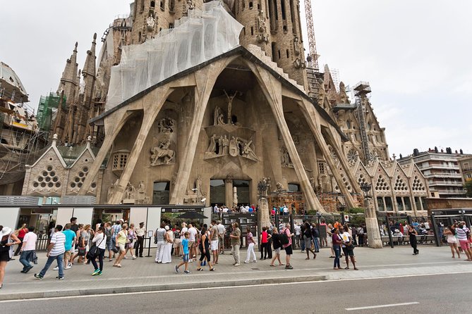 Montserrat Monastery and Sagrada Familia Tour with Liquor Tasting - Inside Antoni Gaudí’s Sagrada Familia