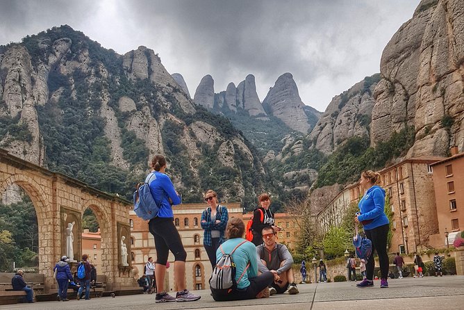 Montserrat Nature Walk, Monastery and Museum from Barcelona - Cheese, honey, and fig bread at the farmers’ market