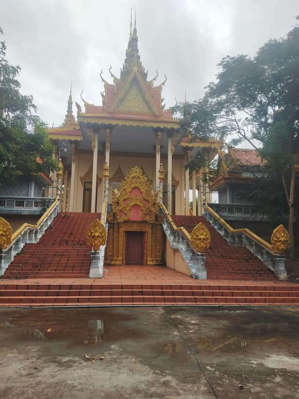 Morning Tuk tuk: City, Handicrafts, Killing field, Temples - Rice wine, sampling, and unusual local uses
