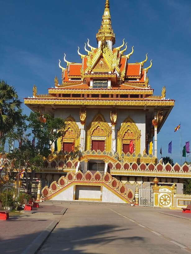 Morning Tuk tuk: City, Handicrafts, Killing field, Temples - Ek Phnom’s giant Buddha and ancient temple ruins