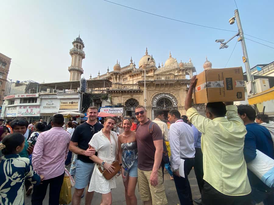 Mumbai: 2 Hours Markets And Temple Tour - A two-hour route with several changes of pace