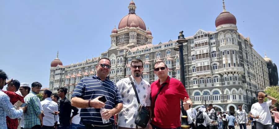 Mumbai: 2 Hours Markets And Temple Tour - Guides who shape the experience