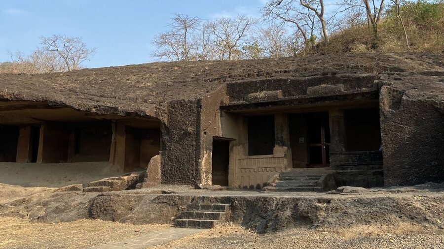 Mumbai: Kanheri Caves and The Golden Pagoda Temple - Crossing to the Golden Vipassana Pagoda