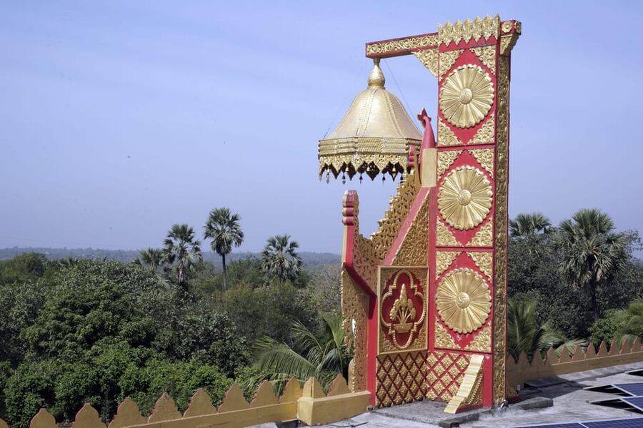 Mumbai Kanheri Caves & Vipassana Pagoda Tour - What the private format changes