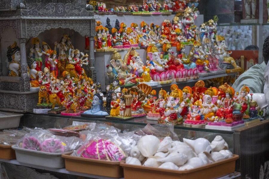 Mumbai: Local Markets & Temples Tour - Timing, walking, and the real value of $27