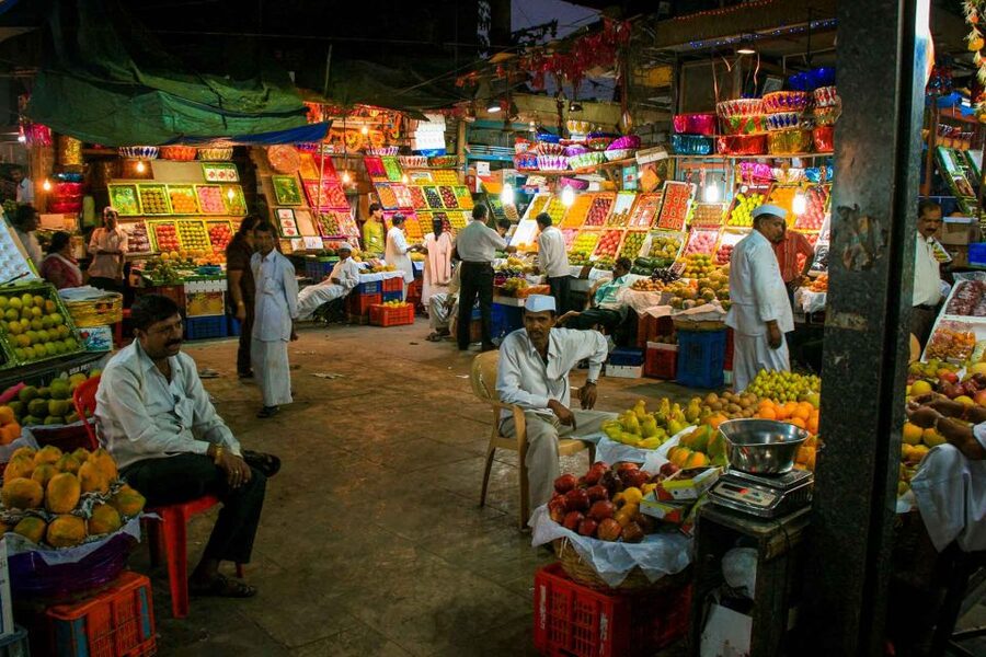 Mumbai: Local Markets & Temples Tour - Starting at Regal Cinema and crossing the city by cab