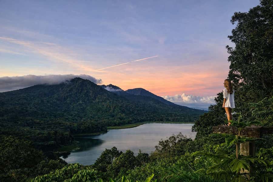 Munduk: Twin Lake Jungle Hike, Ulun Danu Temple, & Waterfall - Why Tamblingan makes a better escape from busy Bali